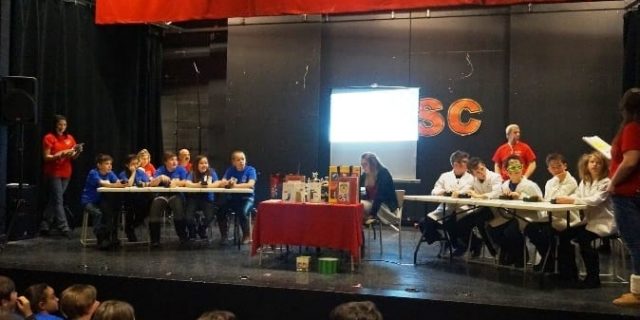 Participants au jeu de Génies en herbe culturel