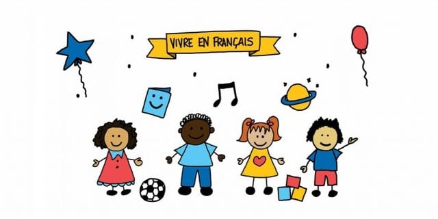 Groupe d'enfants qui ont du plaisir