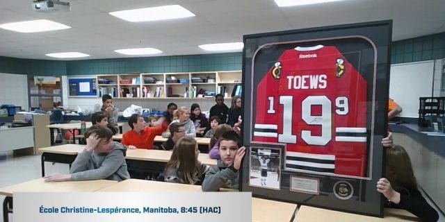 Classe avec chandail de hockey