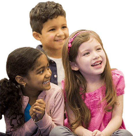 Groupe de jeunes du primaire souriant