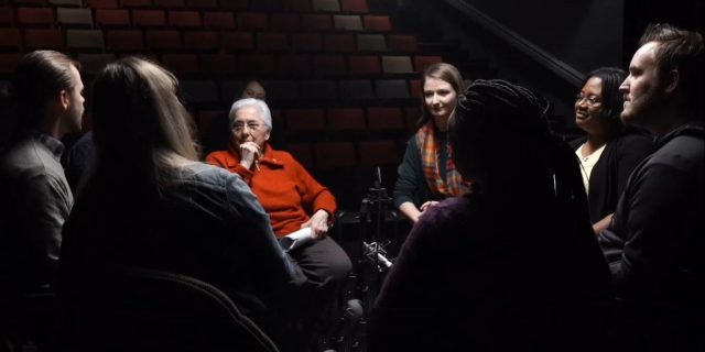 Groupe de personne en discussion